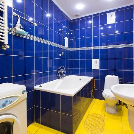 на вулиці проспект свободи 22 одразу біля оперного, біля фонтану * إلفيف