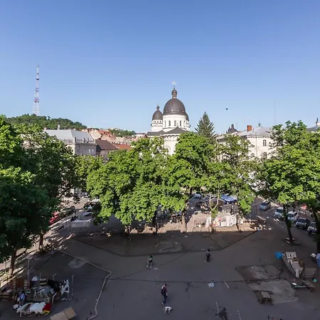 на вулиці проспект свободи 22 одразу біля оперного, біля фонтану דירה