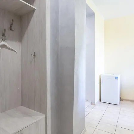 на вулиці проспект свободи 22 одразу біля оперного, біля фонтану * Львов