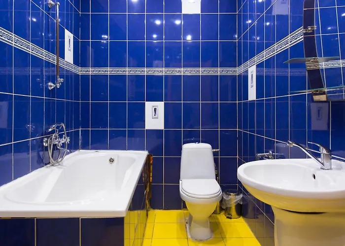 на вулиці проспект свободи 22 одразу біля оперного, біля фонтану