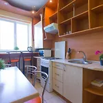 на вулиці проспект свободи 22 одразу біля оперного, біля фонтану *