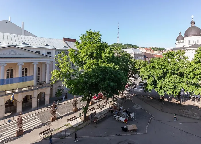 на вулиці проспект свободи 22 одразу біля оперного, біля фонтану شقة *