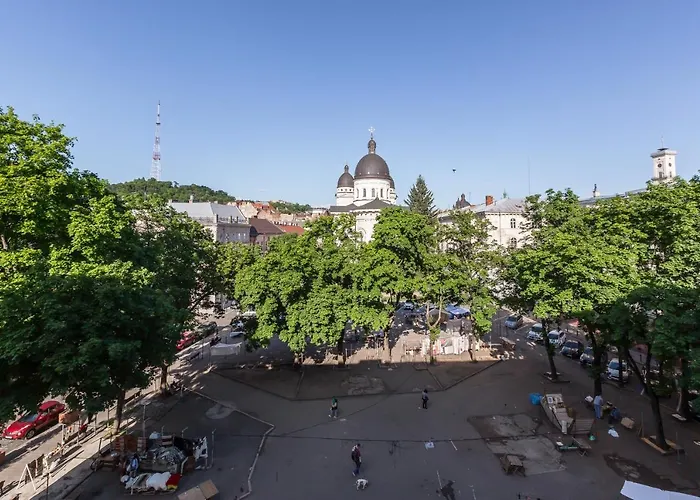 на вулиці проспект свободи 22 одразу біля оперного, біля фонтану شقة